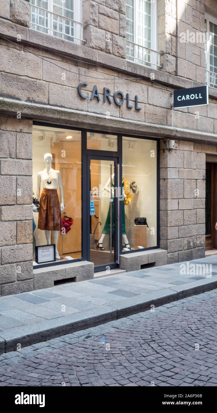 Caroll en france, célèbre marque de vêtements pour femmes, Saint Malo,  France 9-8-10 Photo Stock - Alamy