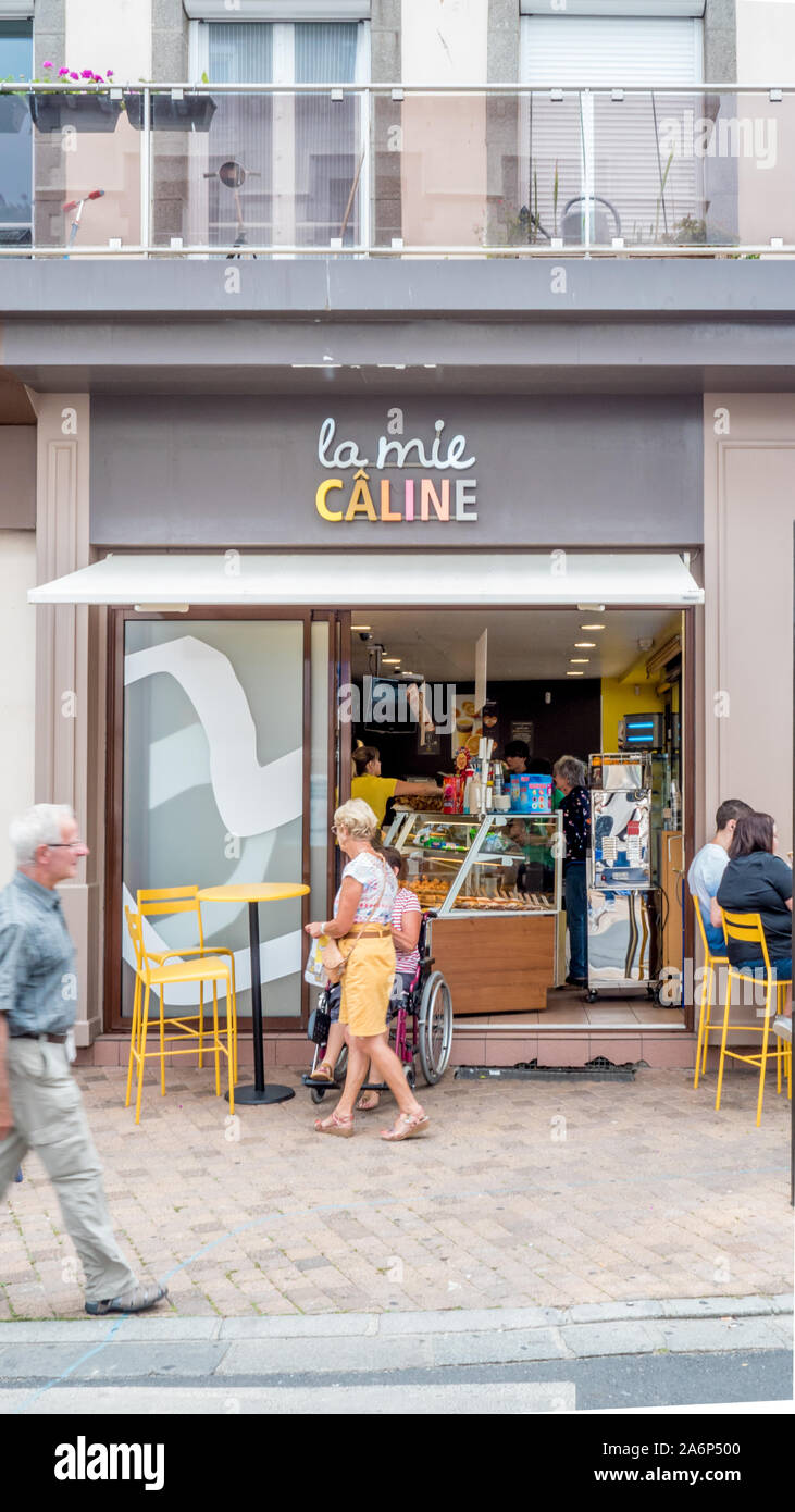 La mie câline : chaîne de marque française de pain et pâtisseries Granville, France 2019-08-08 Banque D'Images