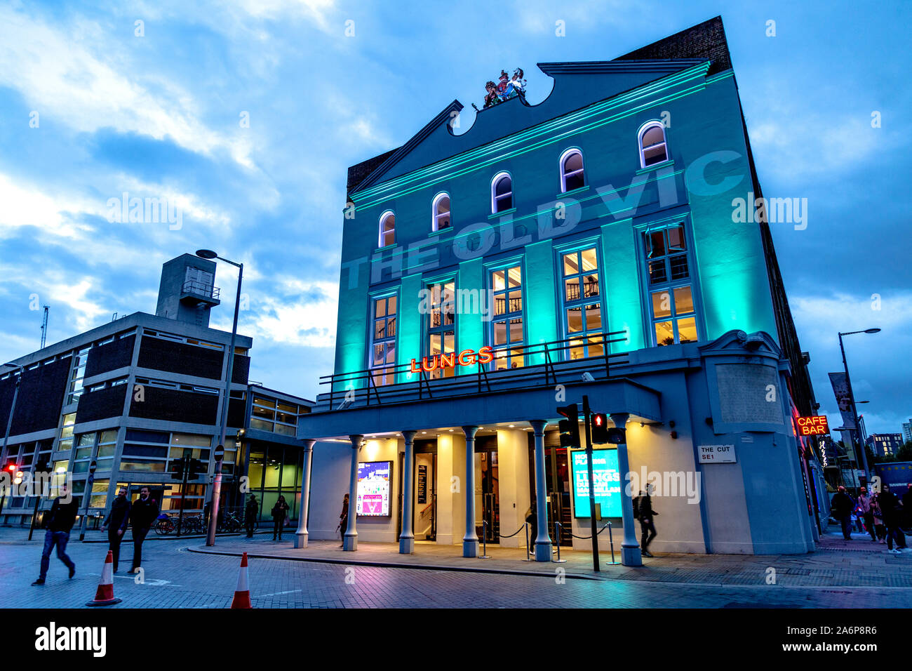 L'extérieur de l'Old Vic Theatre, au crépuscule, Londres, UK Banque D'Images