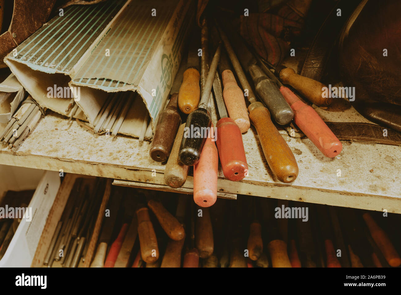 Outils, de nombreux types de rasper, désordre, prêt pour travailler Banque D'Images