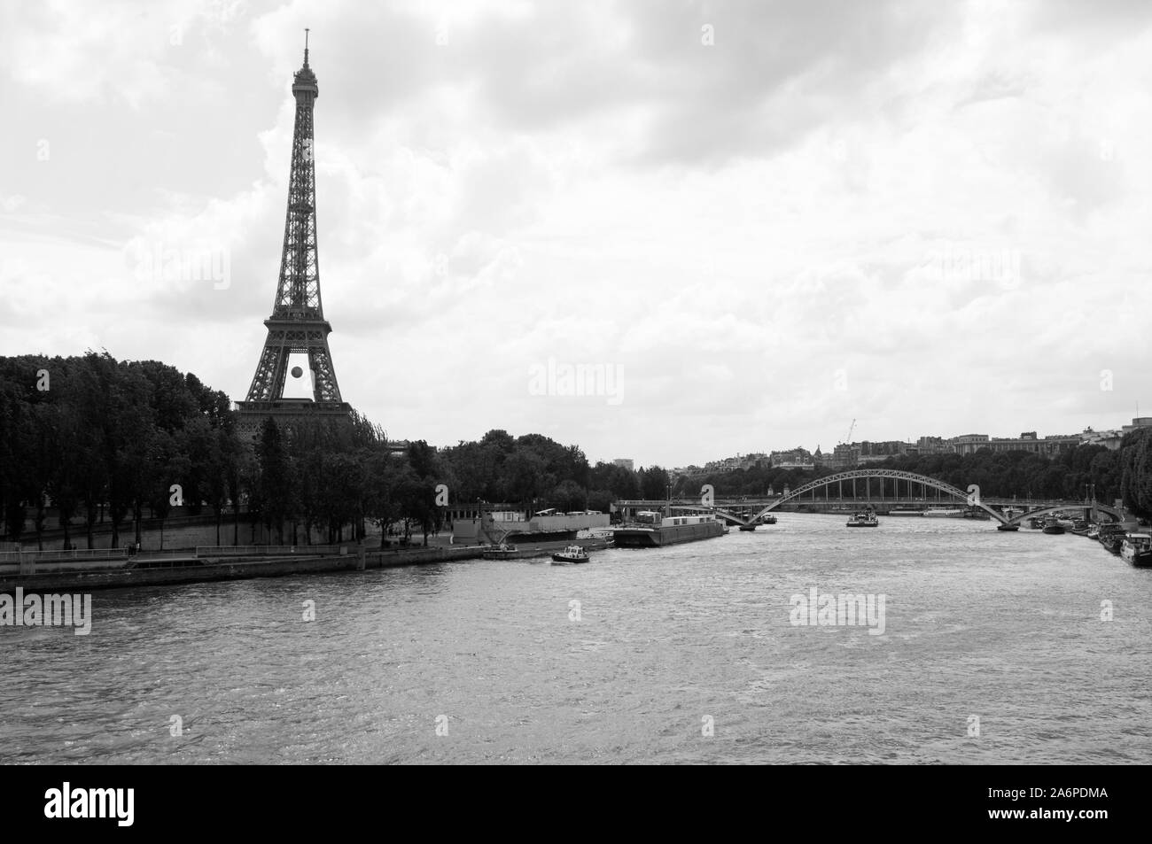 Vue sur la Seine et la Tour Eiffel Banque D'Images