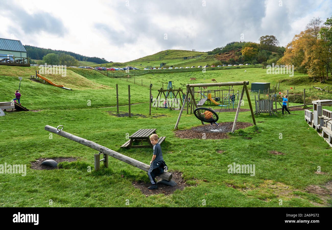 Une aire de jeu pour les enfants au sein de l'Auchingarrich Wildlife Centre dans le Perthshire, à proximité d'un village de Comrie, Ecosse Banque D'Images