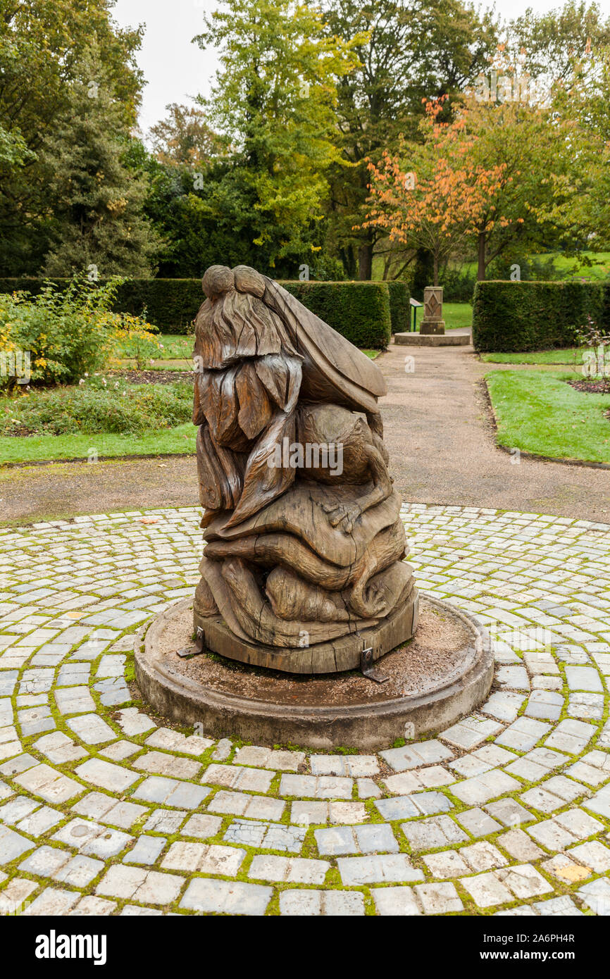 Une tronçonneuse sculpture intitulée 'Bois' de la faune fait don par les Amis du parc l'organisation à la South Park, Darlington, England, UK Banque D'Images