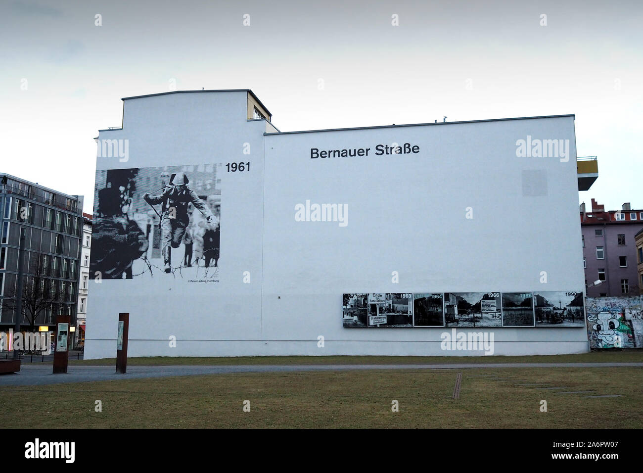 Privé du mur de Berlin (Berliner Mauer) dans Bernauer Strasse, Berlin, Allemagne Banque D'Images