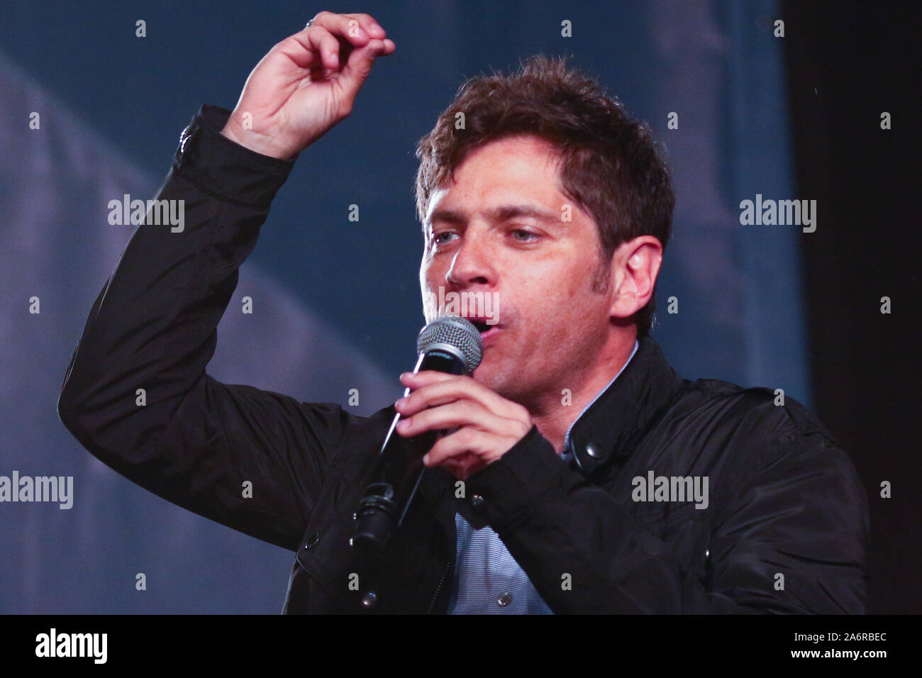 BUENOS AIRES, 27.10.2019 : Axel Kicillof, élu gouverneur de Buenos Aires, parle devant thowsands de supporters célébrant la victoire de l'Alber Banque D'Images