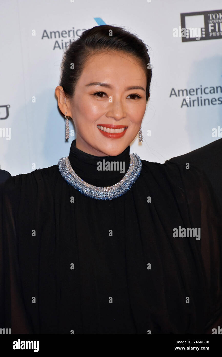 Tokyo, Japon. 28 Oct, 2019. L'actrice Zhang Ziyi pose pour les photographes lors de la cérémonie d'ouverture de Tokyo International Film Festival 2019 à Tokyo, Japon, le lundi 28 octobre, 2019. Tokyo International Film Festival (TIFF) est le seul festival lm ?japonais accrédité par la Fédération internationale des associations de producteurs de films (FIAPF). TIFF a commencé en 1985 que le Japon ?er ?majeure lm festival. Photo par Keizo Mori/UPI UPI : Crédit/Alamy Live News Banque D'Images
