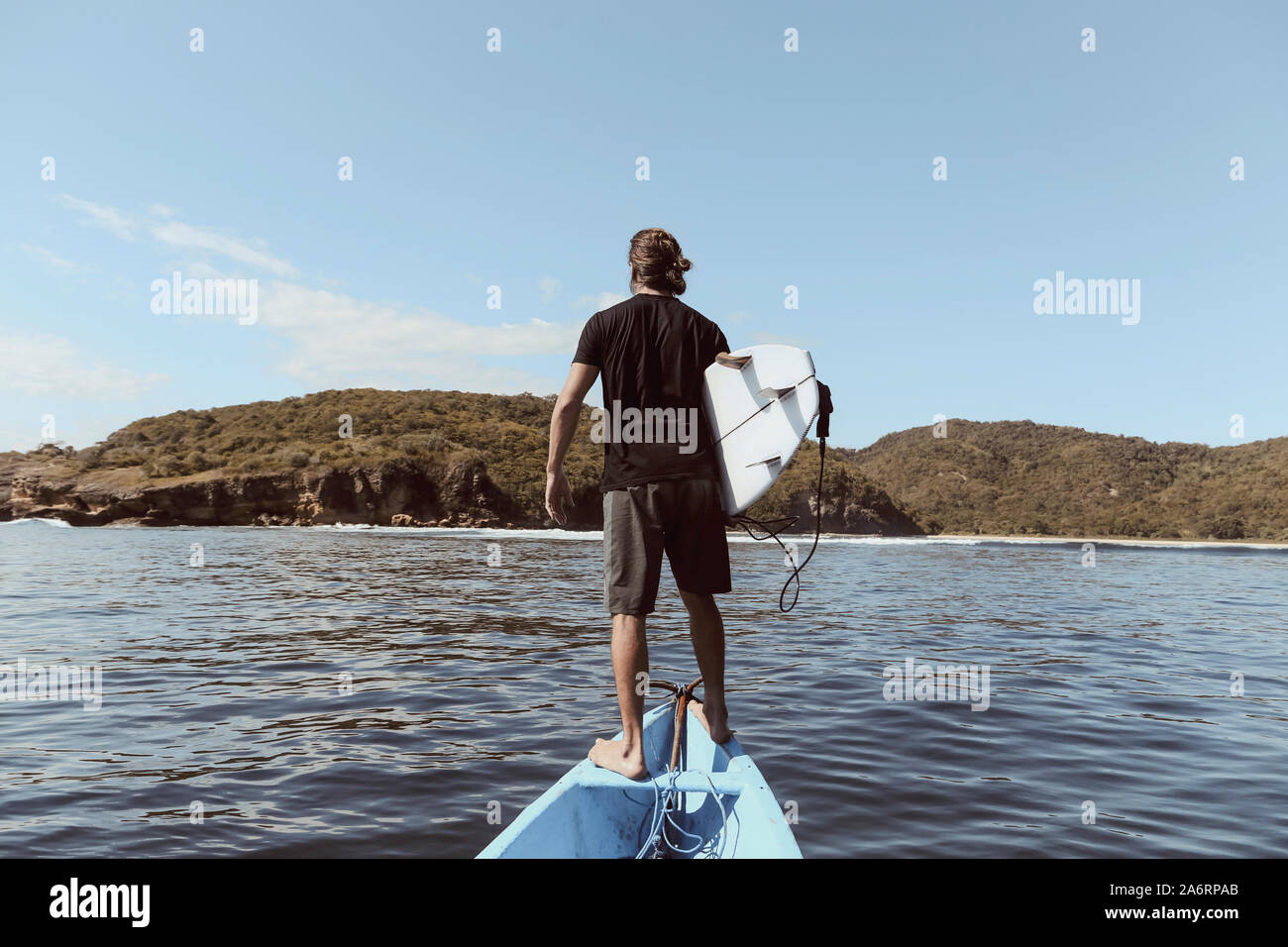 Surfer dans un bateau Banque D'Images