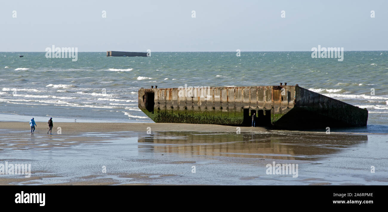 Aromanches, vestiges de la port Mulberry utilisé dans le Jour J Banque D'Images