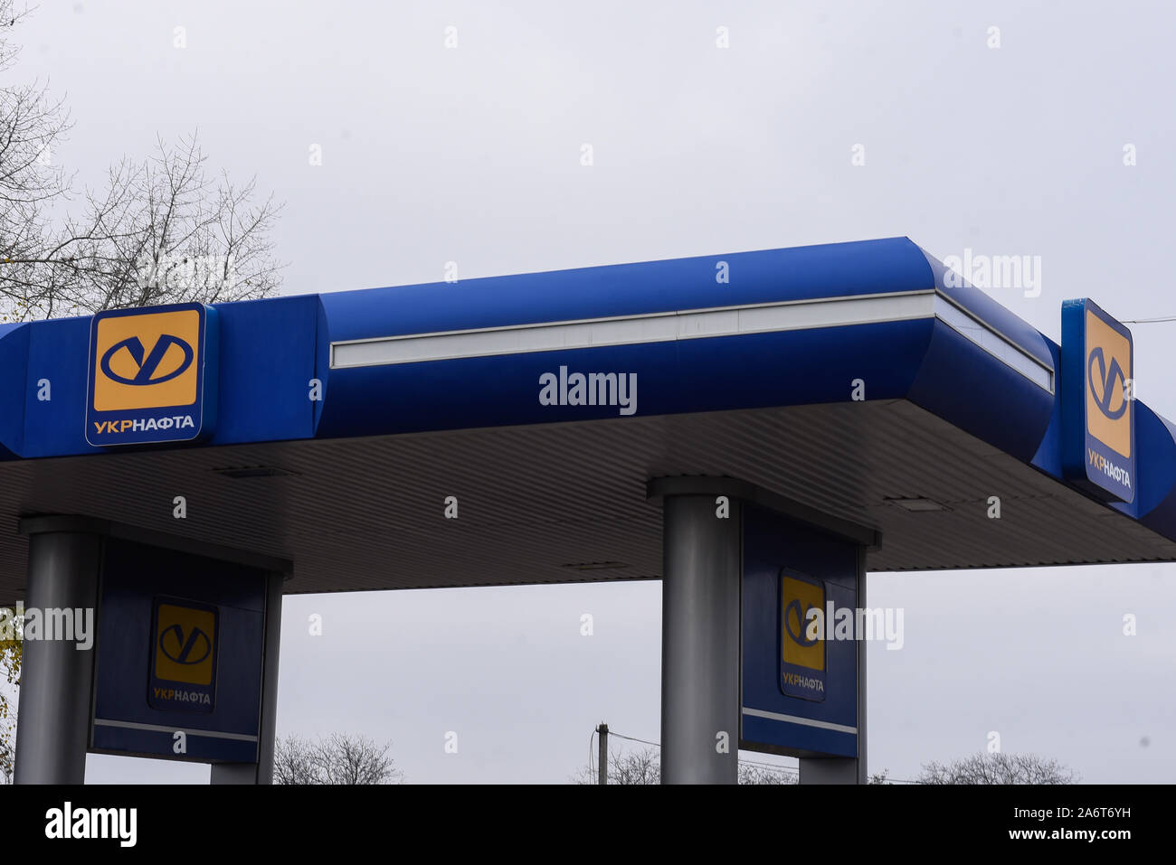 Mariupol, Ukraine. 26Th Oct, 2019. L'Énergie de l'amic gas station logos sont perçus sur un bord d'une route. Credit : Omar Marques/SOPA Images/ZUMA/Alamy Fil Live News Banque D'Images