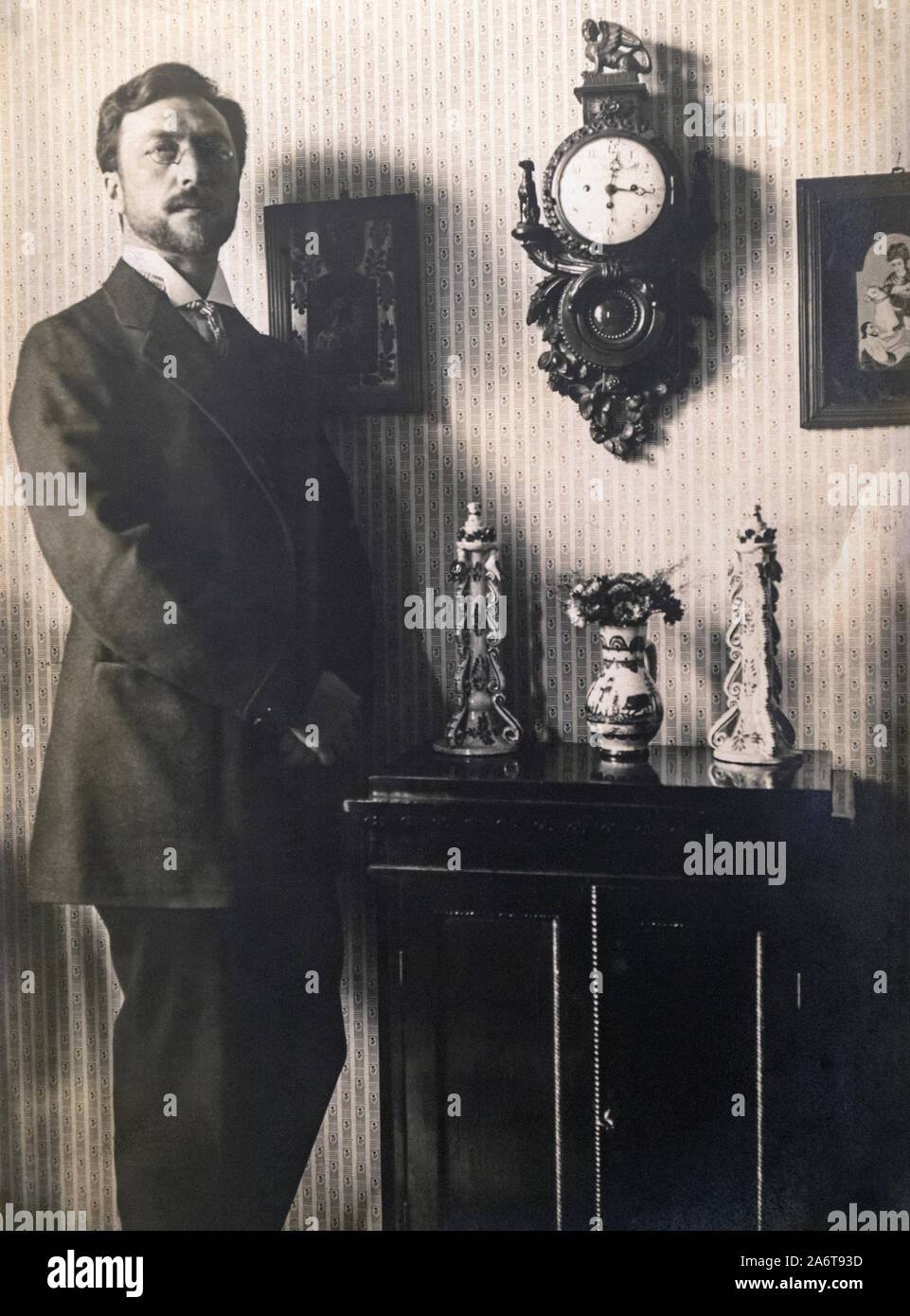 Wassily Kandinsky, 1866 - 1944. Artiste et théoricien de l'art russe. Exposé dans la direction de Malaga du Musée d'Etat russe. Colección del Museo Ru Banque D'Images Wassily Kandinsky, 1866 - 1944. Artiste et théoricien de l'art russe. Exposé dans la direction de Malaga du Musée d'Etat russe. Colección del Museo Ru Banque D'Images