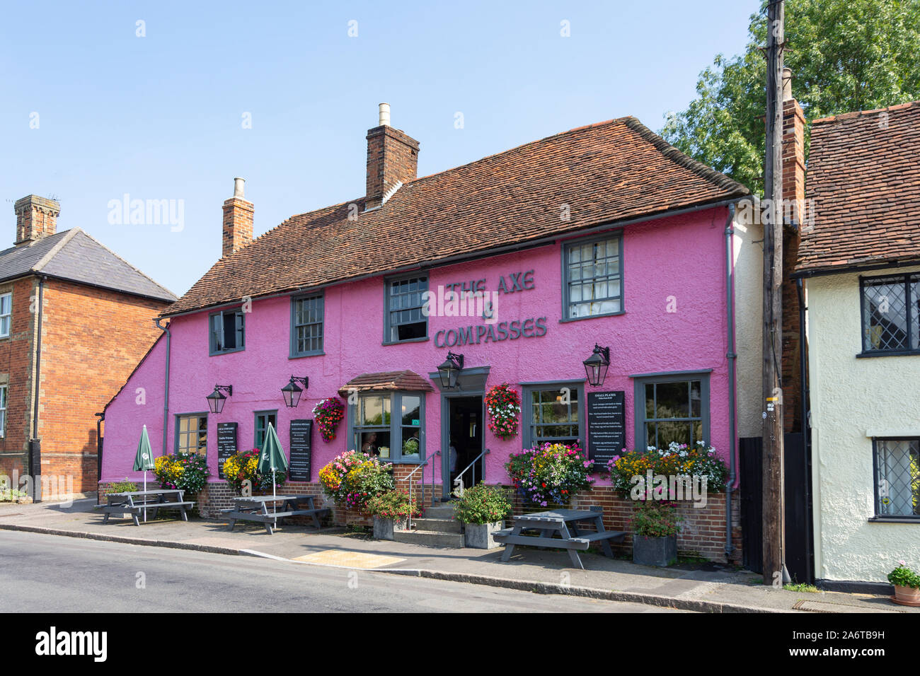 16e siècle la hache et boussoles Pub & Restaurant, le St, Braughing, Hertfordshire, Angleterre, Royaume-Uni Banque D'Images