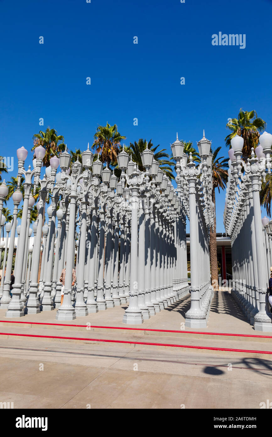 "Feux urbains" installation artistique au Los Angeles County Museum of Art sur Wilshire Boulevard et les caméras Miricle Mile. Los Angeles, California, United St Banque D'Images
