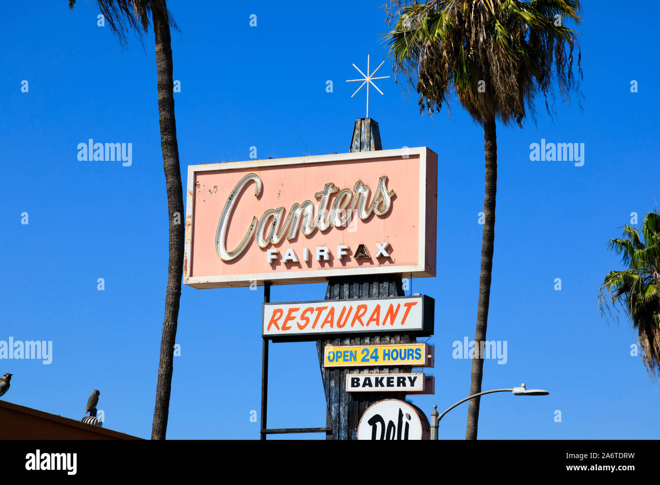 Canter's Jewish delicatessen et signe de boulangerie, poste 419 Fairfax Avenue, Los Angeles, Californie, États-Unis d'Amérique. Oct 2019 Banque D'Images