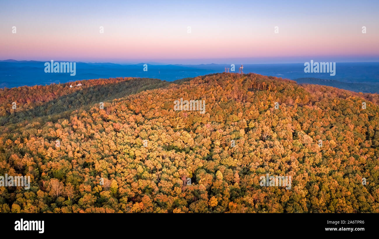 Beau coucher du soleil de l'antenne en Géorgie, à la ville de Jasper, au cours de l'automne Banque D'Images
