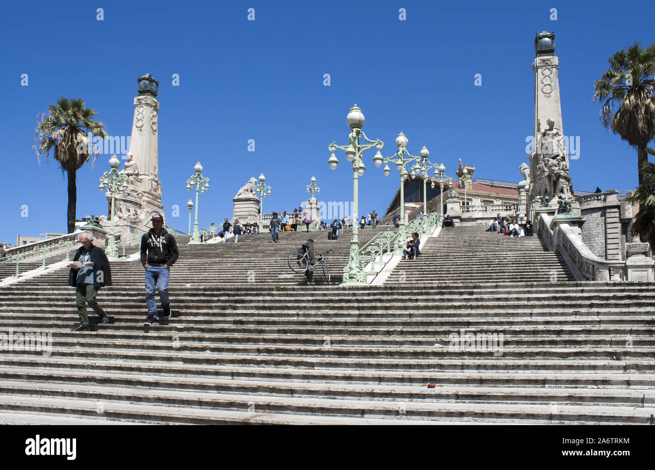 Escaliers monumentaux à la gare Saint Charles, Marseille, France Banque D'Images
