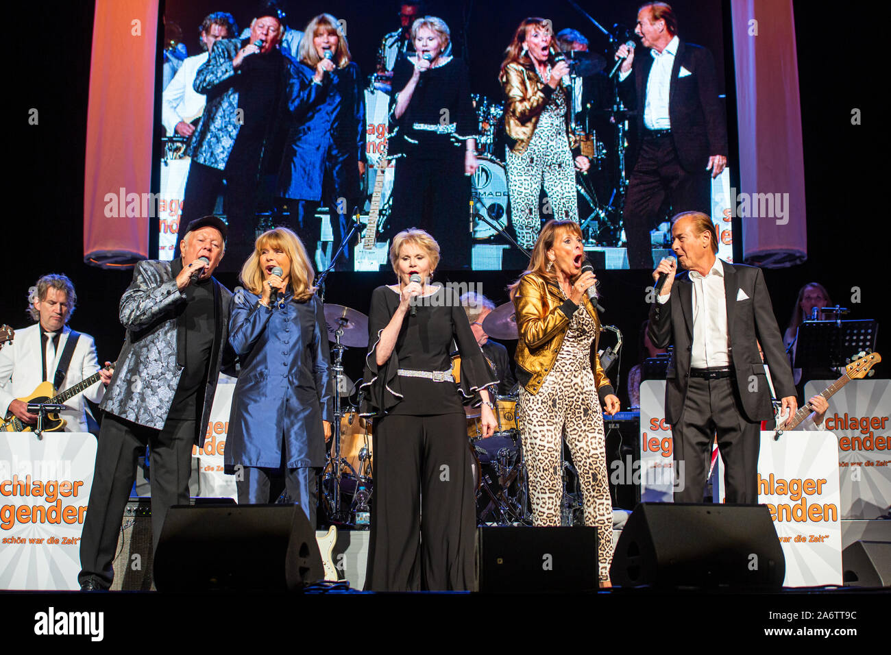 Graham Bonney, Lena Valaitis, Peggy March, Ireen Sheer et Michael Holm effectuez à Schlager music show, Schlagerlegenden avec schlager music stars des années 1960 et 1970. Stadthalle à Essen, Essen, Allemagne, le 27 Oct, 2019. Crédit : Christian Lademann Banque D'Images