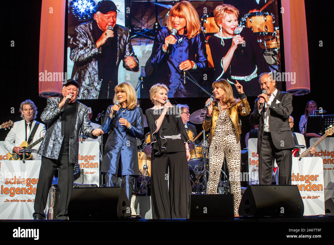 Graham Bonney, Lena Valaitis, Peggy March, Ireen Sheer et Michael Holm effectuez à Schlager music show, Schlagerlegenden avec schlager music stars des années 1960 et 1970. Stadthalle à Essen, Essen, Allemagne, le 27 Oct, 2019. Crédit : Christian Lademann Banque D'Images