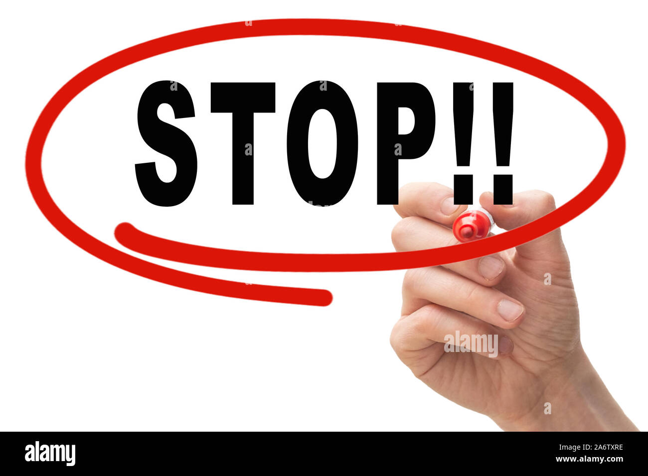 Homme de main d'écrire le mot arrêt sur tableau blanc avec cercle rouge Banque D'Images