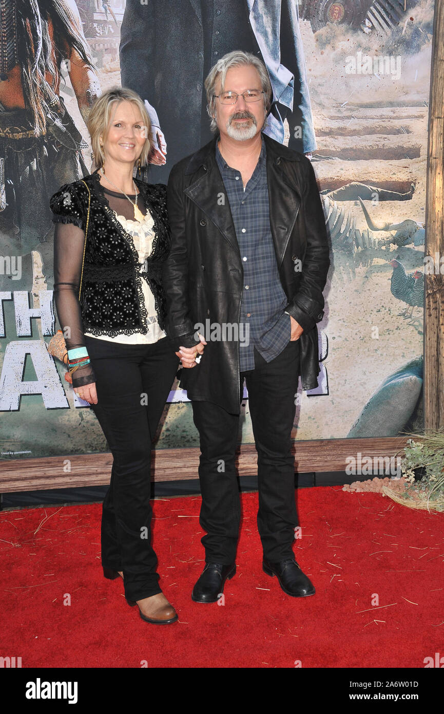 LOS ANGELES, CA. 22 juin 2013 : Directeur Gore Verbinski lors de la première mondiale de son nouveau film 'The Lone Ranger' à Disney California Adventure. © 2013 Paul Smith / Featureflash Banque D'Images