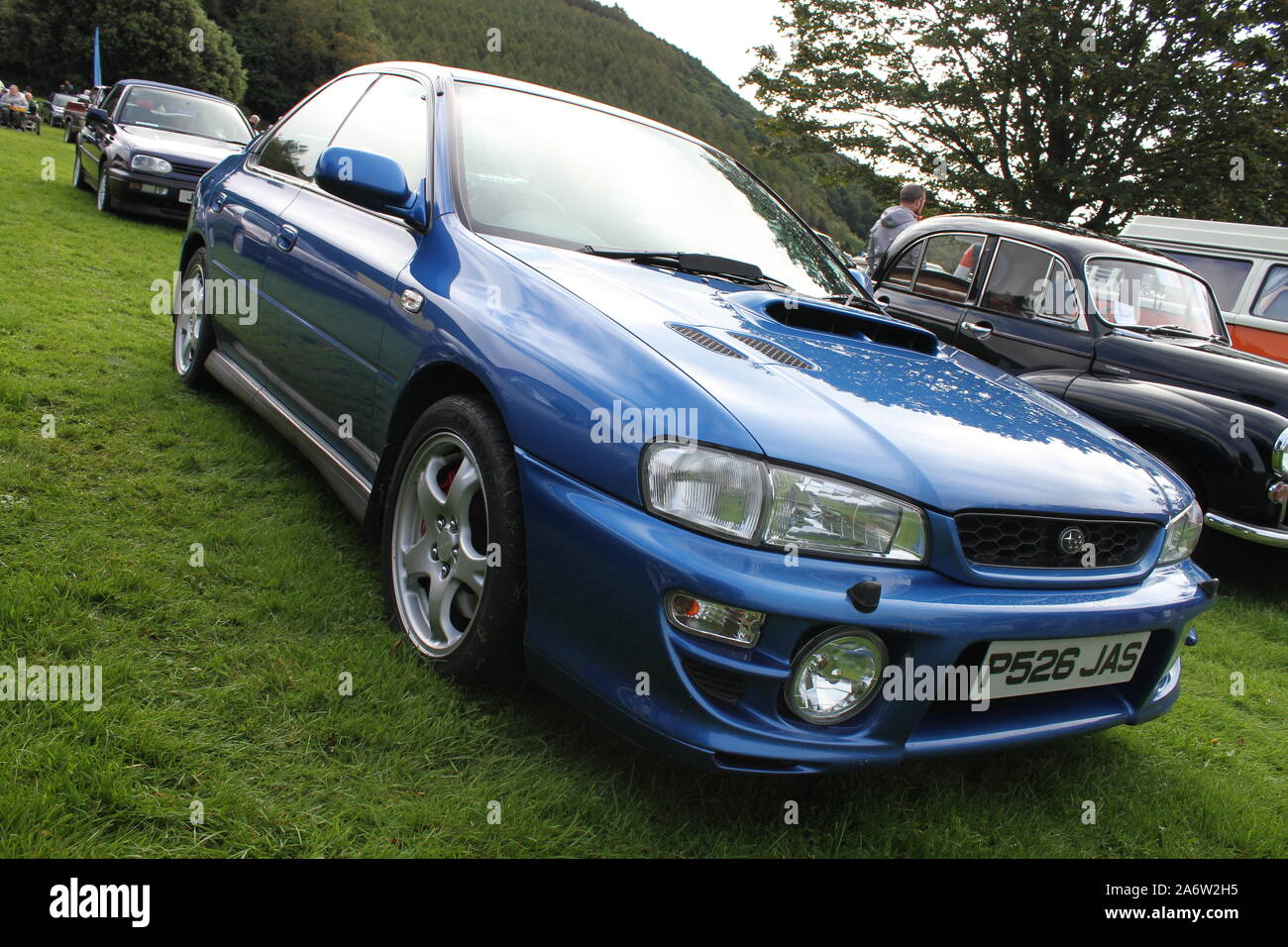 Vue avant d'une voiture bleu Subaru Impreza 2000 vu à Kilbroney Show 2019 Vintage Banque D'Images