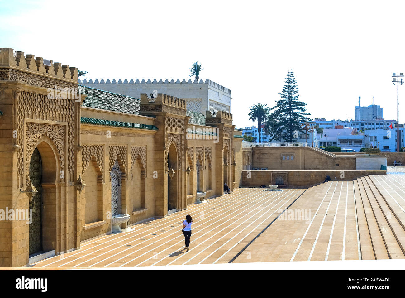 Style marocain à la porte du mausolée Mohammed V à Rabat Maroc, Afrique, 22.04.2019 Banque D'Images