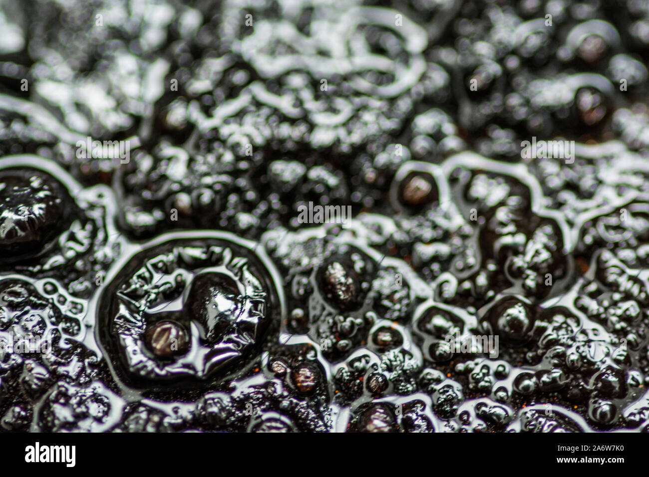 Brûlé vide pot avec fond noir Banque D'Images