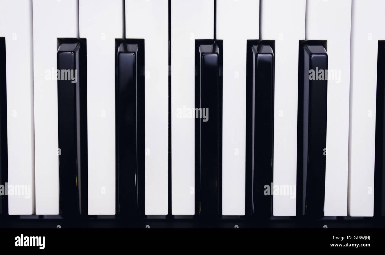 Piano ou synthétiseur électronique (clavier de piano) contexte clavier midi et le contrôleur avec les curseurs et boutons. Concept de fermer texture pattern mus Banque D'Images