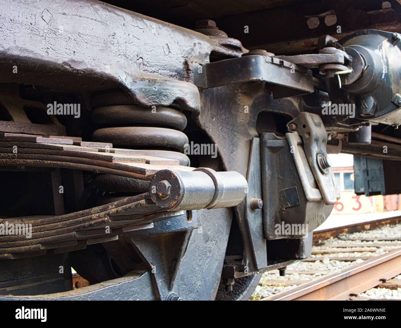 Suspension à ressorts à lames sur Pullman rail route voiture voyageurs  Photo Stock - Alamy