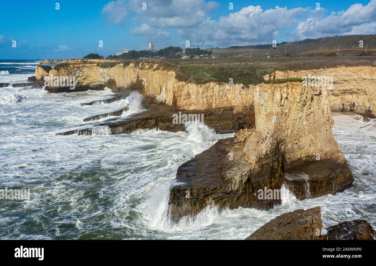 La Californie, Comté de Santa Cruz, l'aileron de requin dent de requin aka Cove Beach Banque D'Images