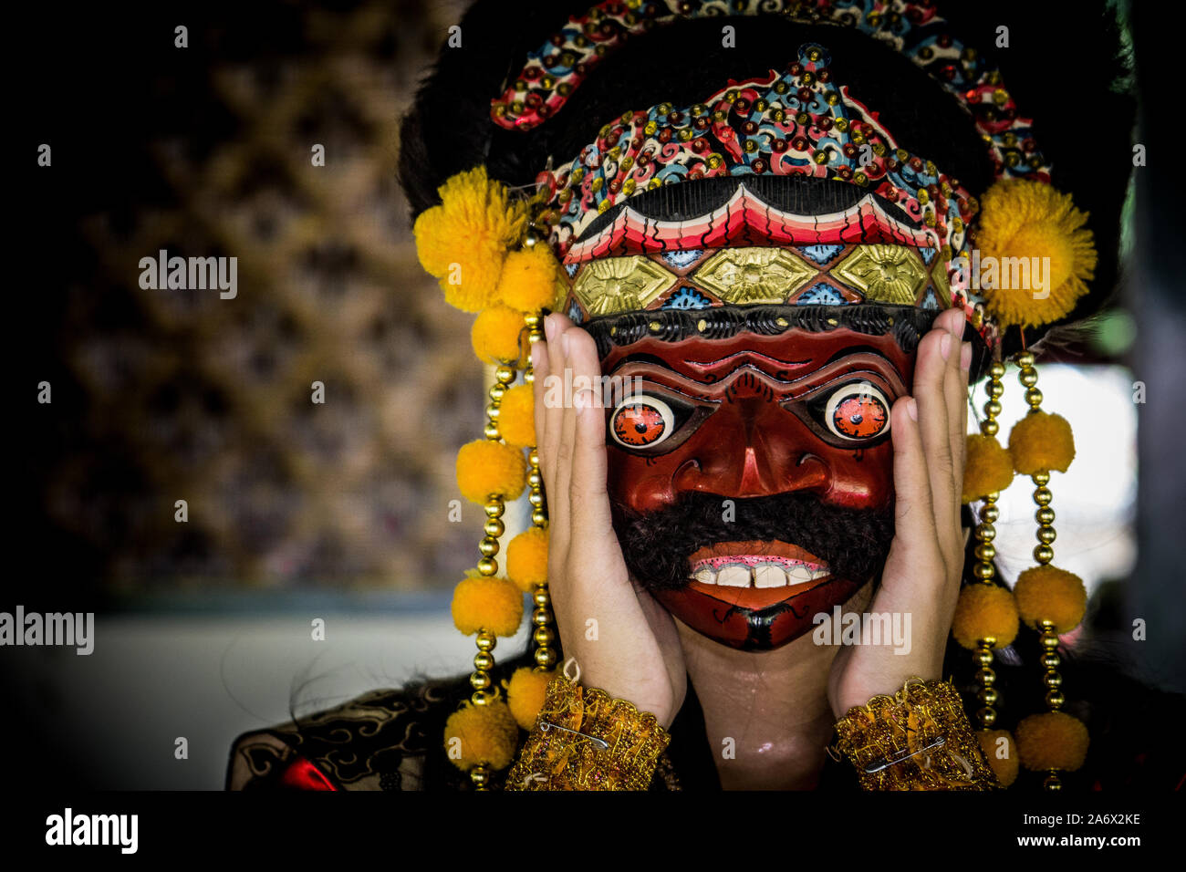 Close up de danseur traditionnel Tari Topeng ou danse de Java l'Indonésie Banque D'Images
