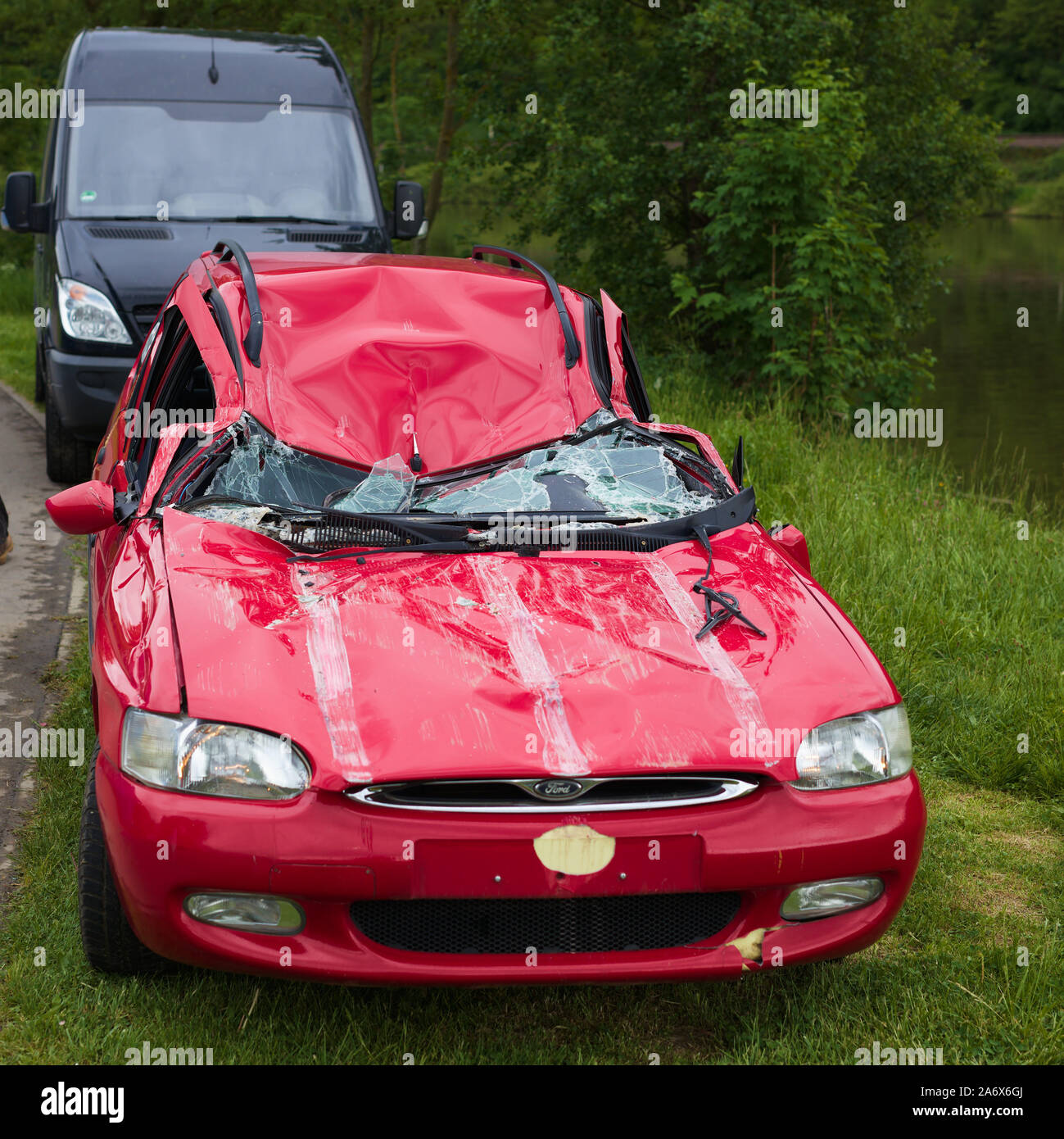 Voiture en panne avec toit effondré Banque D'Images