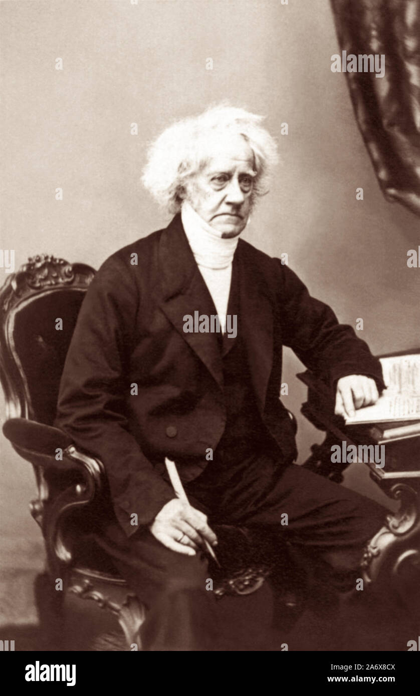 Sir John Herschel (1792-1871) était un mathématicien anglais, astronome, mathématicien, chimiste, inventeur, et personnage-clé dans le développement de la photographie. Il a inventé la photographie cyanotype et divers processus qui ont contribué à d'autres pionniers de la photographie, y compris Daguerre. Herschel est aussi crédité de l'invention de la photographie à long terme en 1839. Banque D'Images