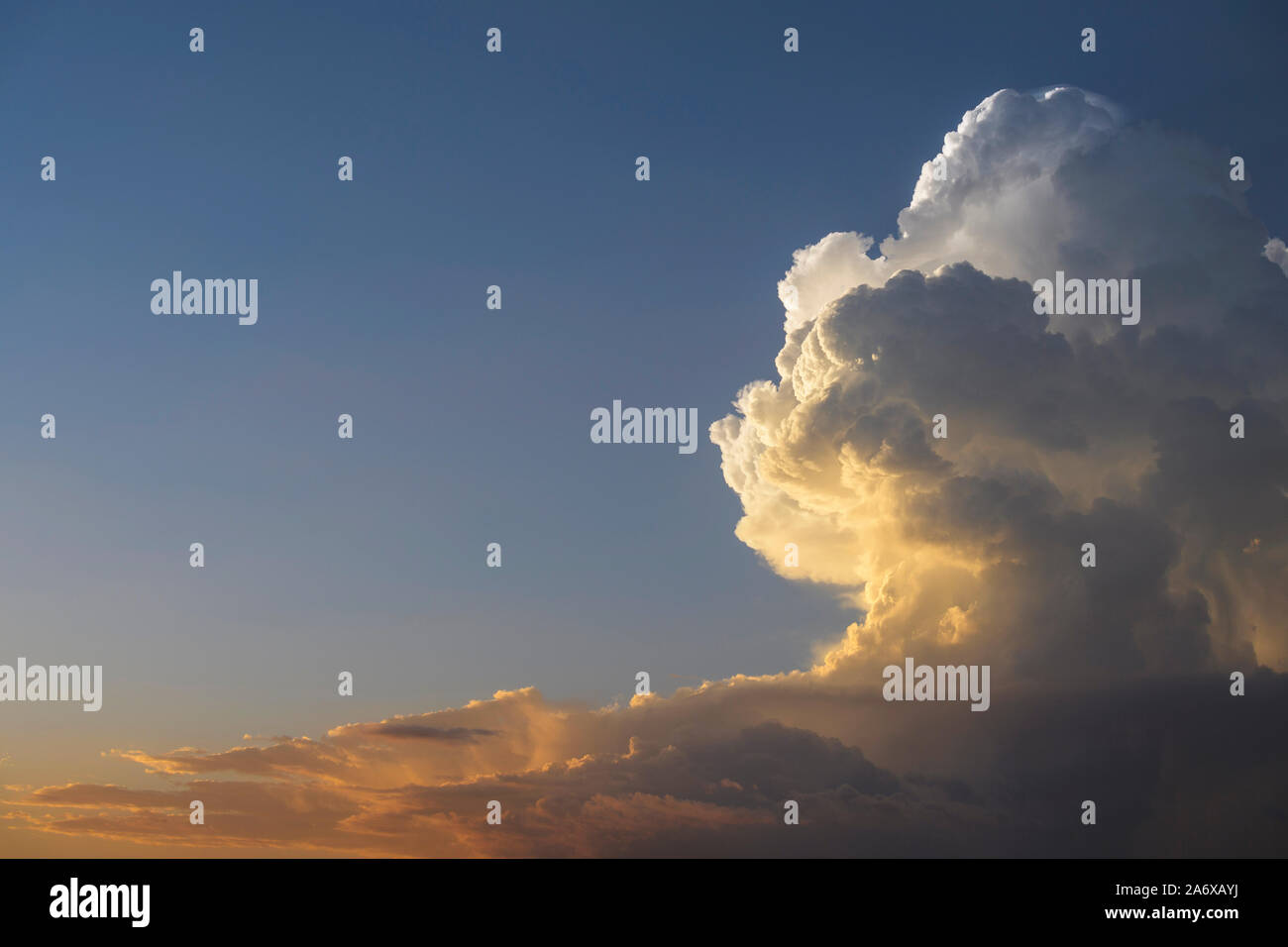 Thundercloud, Masai Mara National Reserve, Kenya, Africa Banque D'Images