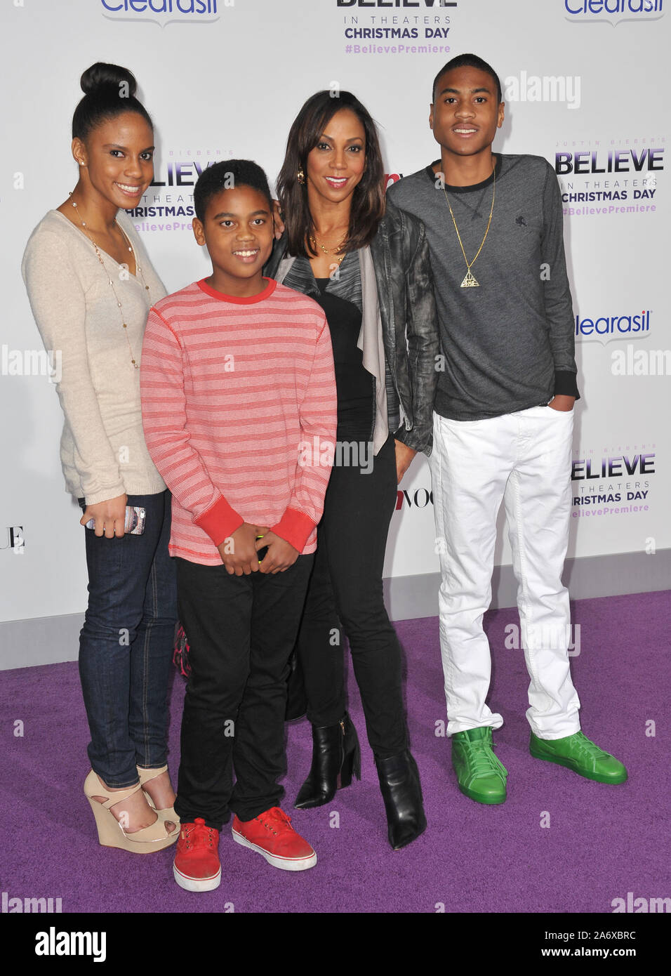 LOS ANGELES, CA. Le 18 décembre 2013 : Holly Robinson Peete lors de la première mondiale de 'Justin Bieber's croire' au Regal Cinemas LA Live. © 2013 Paul Smith / Featureflash Banque D'Images