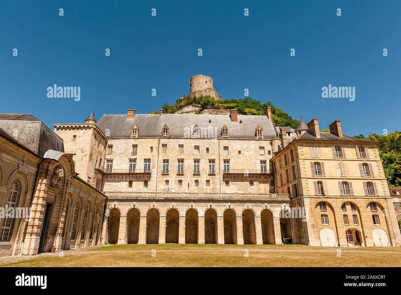 Le château de La Roche-Guyon dans la vallée de la Seine, France Banque D'Images