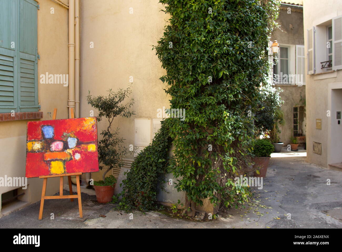 Art en vente dans le village perché de Mougins sur la côte d'Azur, Provence, France Banque D'Images