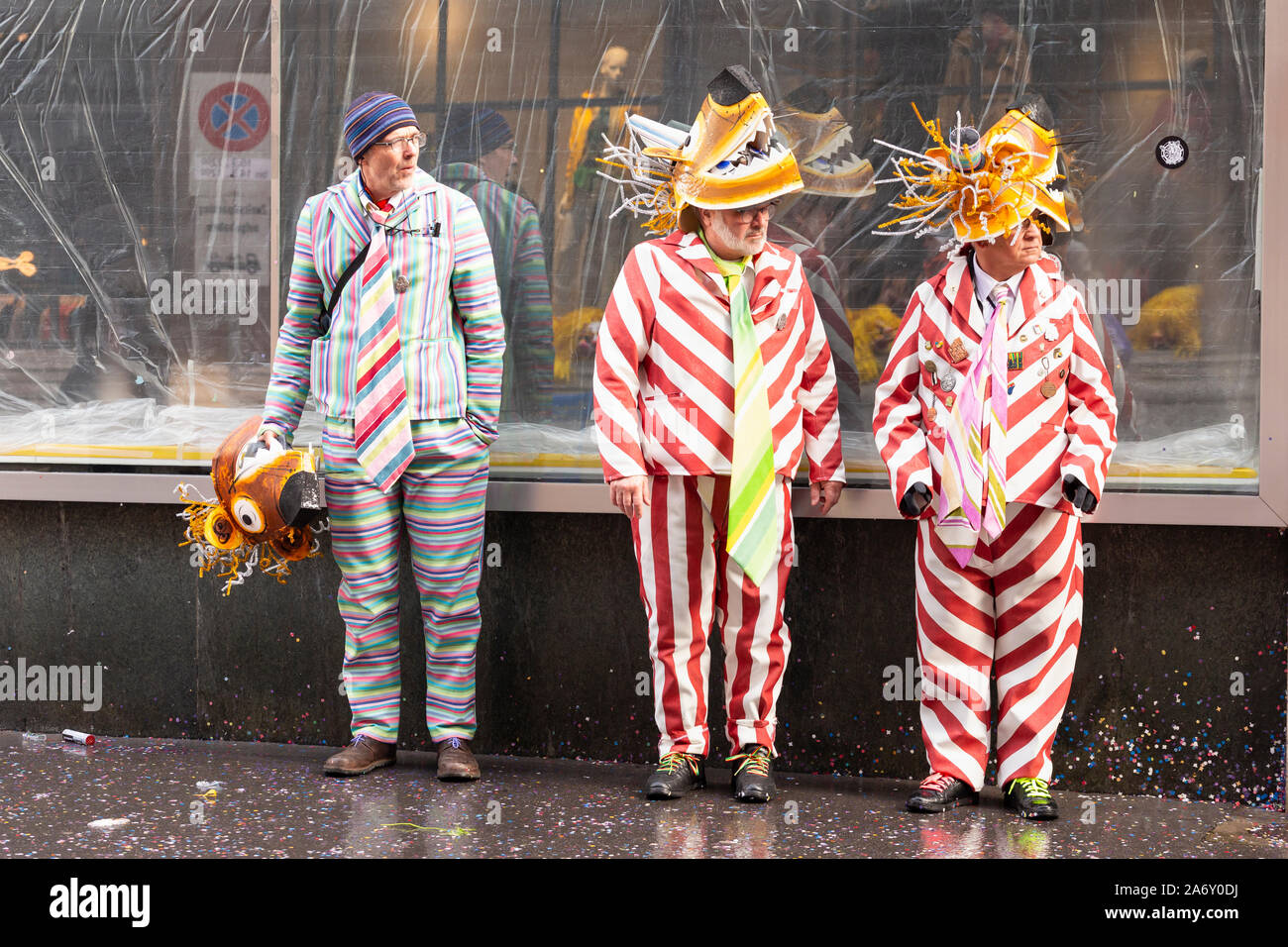 Ruedengasse, Bâle, Suisse - Mars 13th, 2019. Trois participants au carnaval costumes amusants Banque D'Images