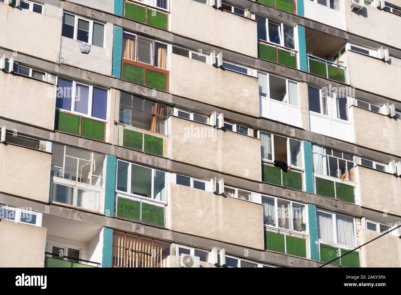 Cluj Napoca, Roumanie - 25 Oct, 2019 : époque communiste bloc d'appartement. Banque D'Images