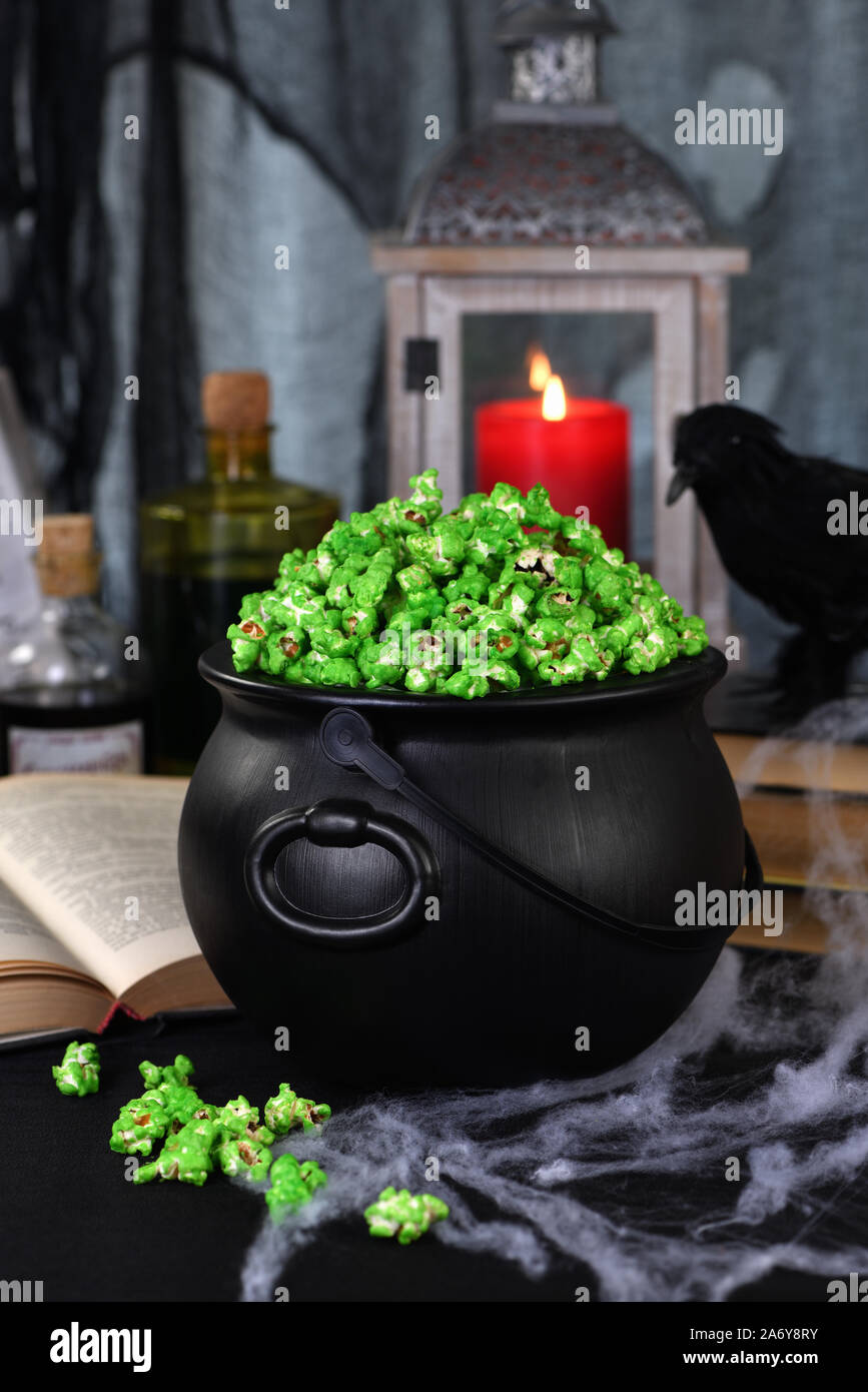 Boogers zombie Halloween de popcorn. Astuces et gâteries. Idées et inspiration pour Spooky Halloween décorations de table chic Banque D'Images