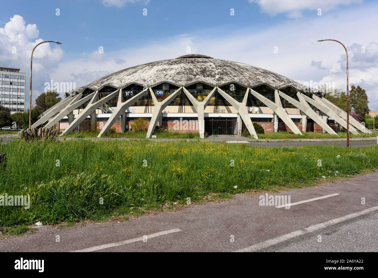 Rome. L'Italie. Palazzetto dello Sport, (1956-1957), conçu par Pier Luigi Nervi & Vitelozzi Annibale pour l'été de 1960 Jeux Olympiques. Banque D'Images