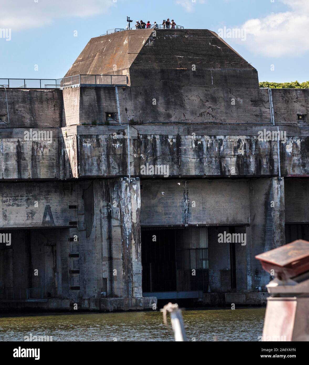 Der gigantische U-Boot Bunker à Saint-Nazaire.bereits im Januar 1941  begannen Die deutschen Besatzer mit dem Bau des U-Boot-Stützpunktes und  einer Re Photo Stock - Alamy