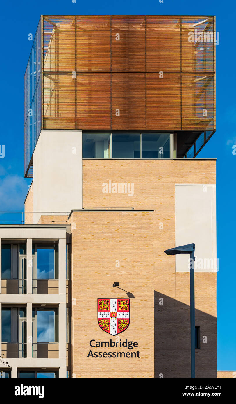 L'évaluation des bureaux de Cambridge Triangle Tour - nouveau siège social international à Cambridge, a ouvert en 2018 l'architecte Eric Parry / Bouygues Banque D'Images