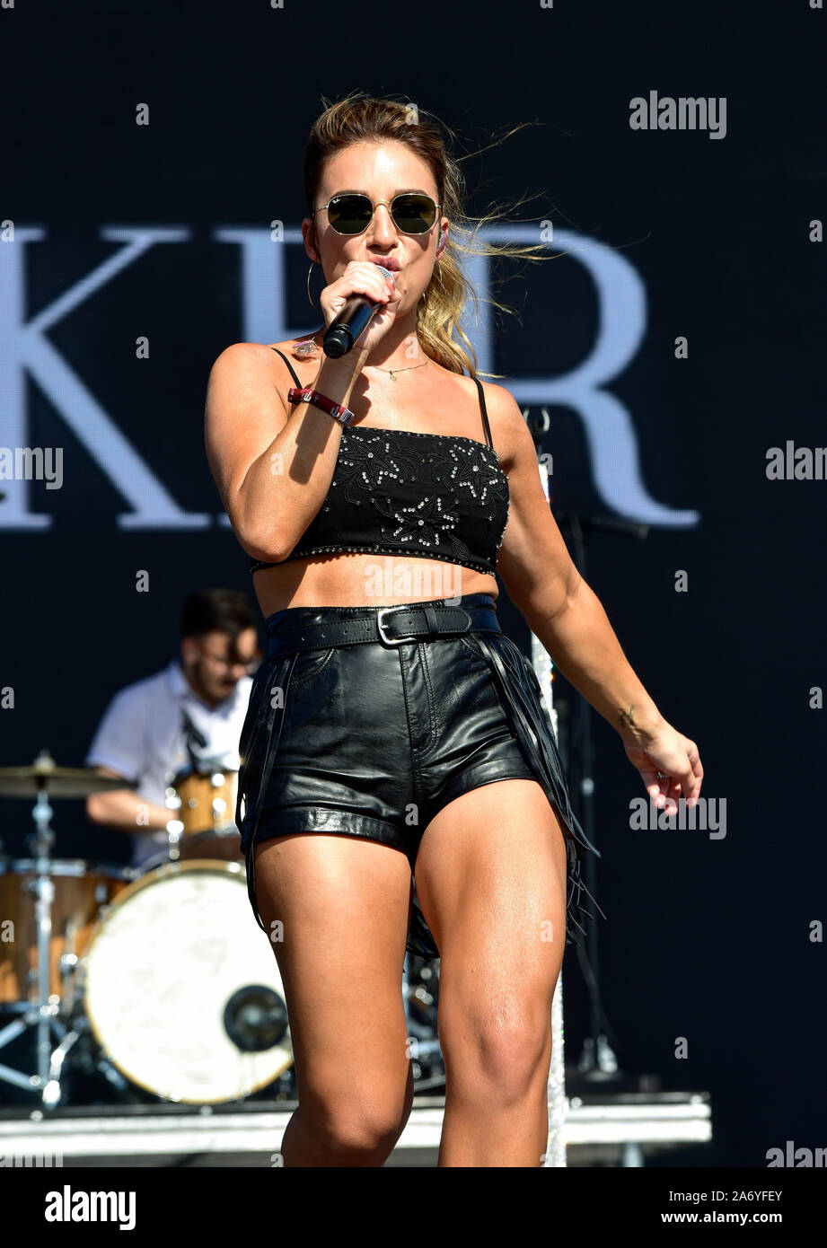 Indio, en Californie, le 27 avril 2019, Jessie James Decker sur scène l'exécution à une foule énergique au jour 3 de la Stage Coach Festival de musique country. Banque D'Images