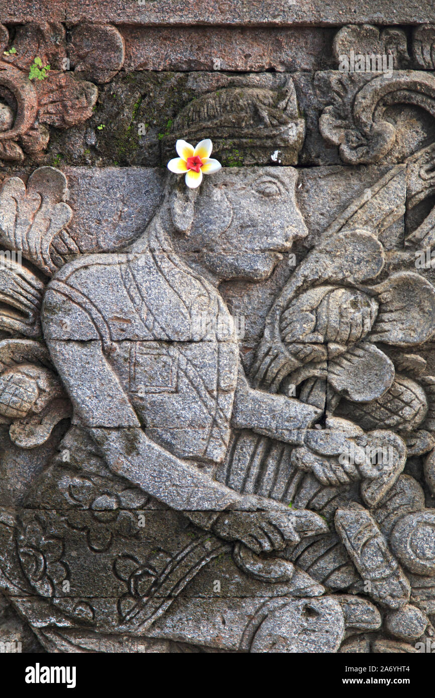 L'INDONÉSIE, Bali, Côte Nord, Kubutambahan, Pura Maduwe Karang (Temple du propriétaire foncier), le notable bycicle relief représentant l'artiste néerlandais WOJ Nieuwnkam Banque D'Images