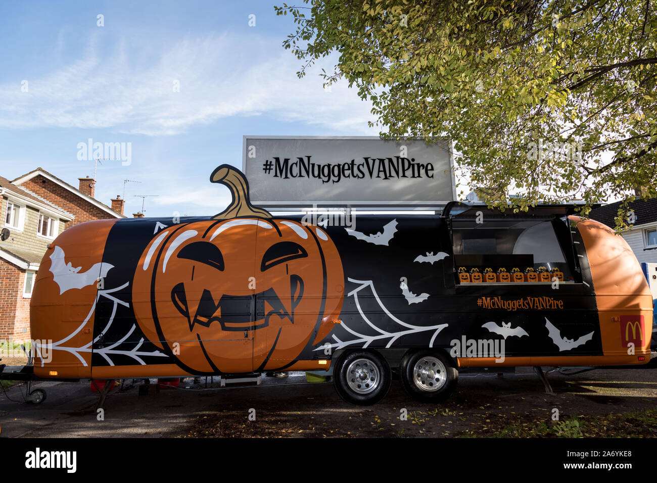 Michelle Heaton participe à une fête d'Halloween McDonald's #McNuggetsVANPire à Southampton. Photo PA. Date de la photo: Dimanche 27 octobre 2019. Dans les restaurants McDonald's et au Royaume-Uni jusqu'au 31 octobre, les enfants peuvent également profiter des packs d'activités d'Halloween McDonald's en édition limitée qui comprennent des masques effrayants, des ballons, des autocollants, un nappe et des crayons de couleur. Le crédit photo devrait se lire comme suit : Paul Harding/PA Wire Banque D'Images