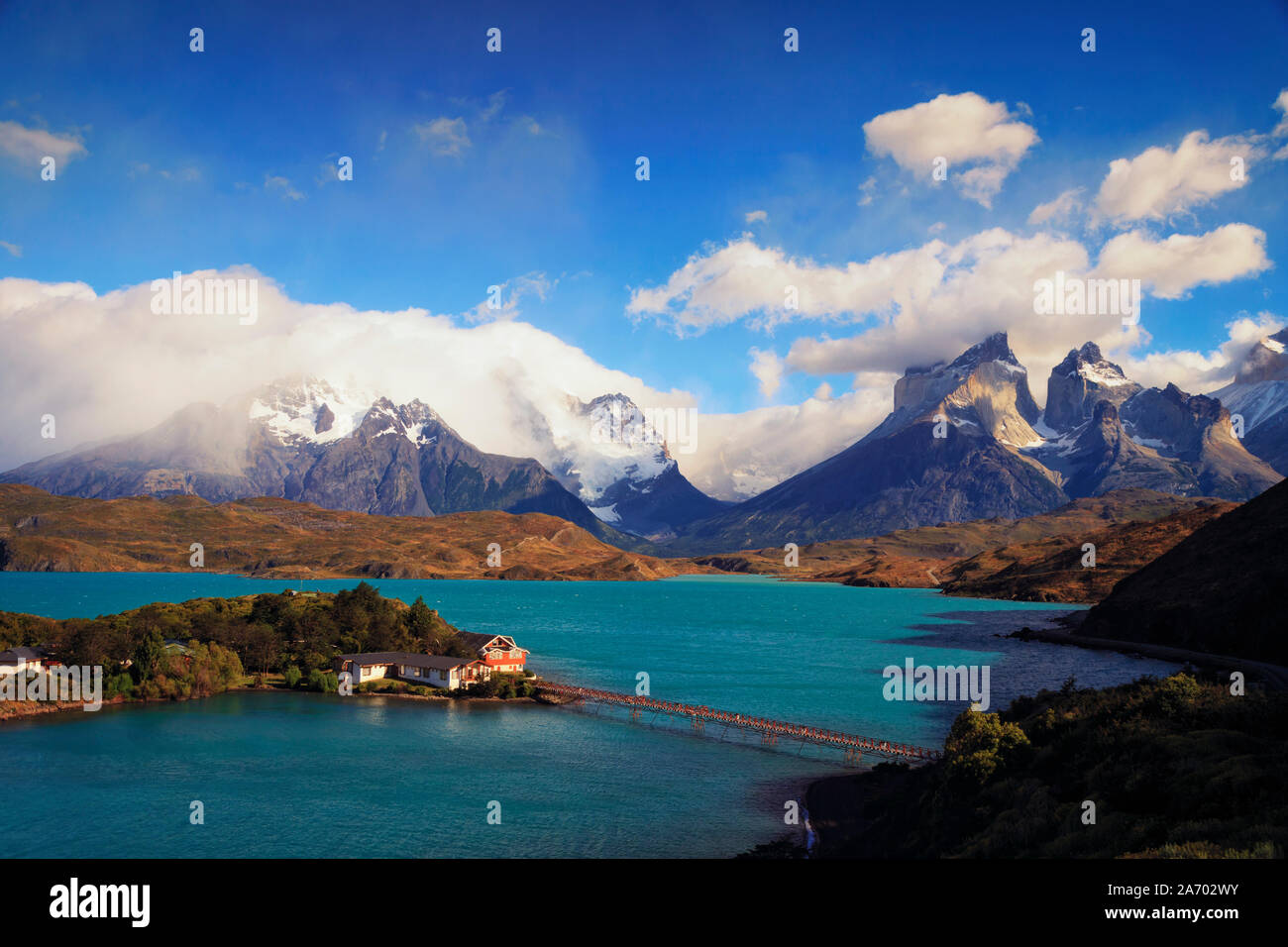 Le Chili, la Patagonie, le Parc National Torres del Paine (UNESCO Site), pics et Cuernos del Paine Hosteria Pehoe Hôtel historique Banque D'Images