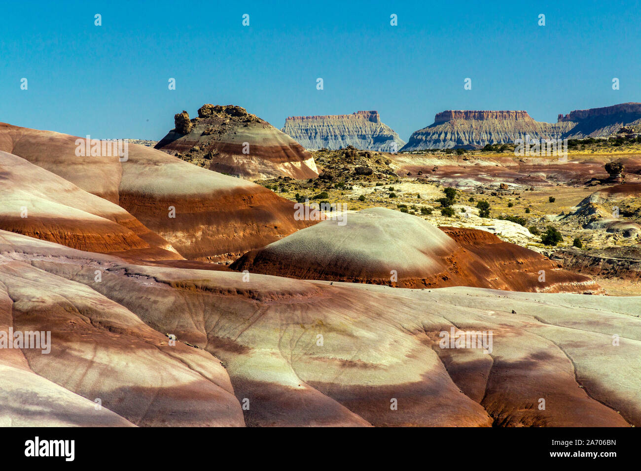 La bentonite Hills dans la vallée de la Cathédrale, Capital Reef National Park, en Utah. Banque D'Images