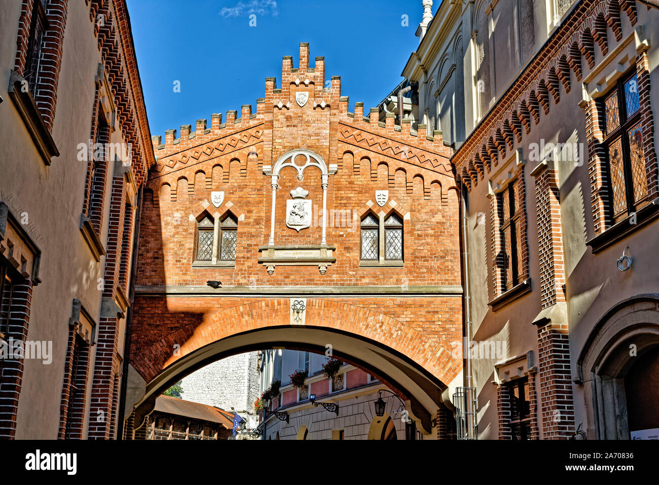 Cracovie, Pologne. 18 août, 2019. Pijarska Street traverse le long des anciens remparts de w. De passage à la rue Szpitalna, dans le quartier de la vieille ville de Cracovie . Banque D'Images