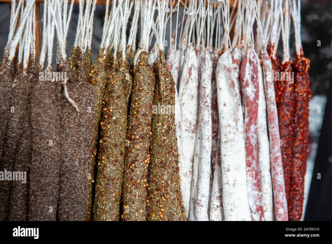 La pendaison différentes saucisses dures Banque D'Images