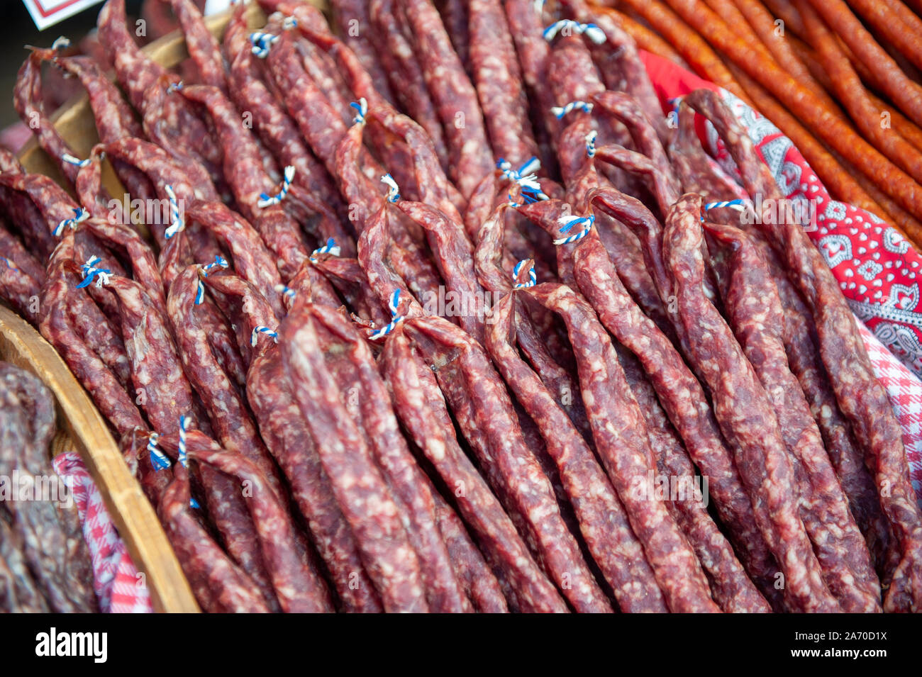 Couleur rouge saucisses dures Banque D'Images